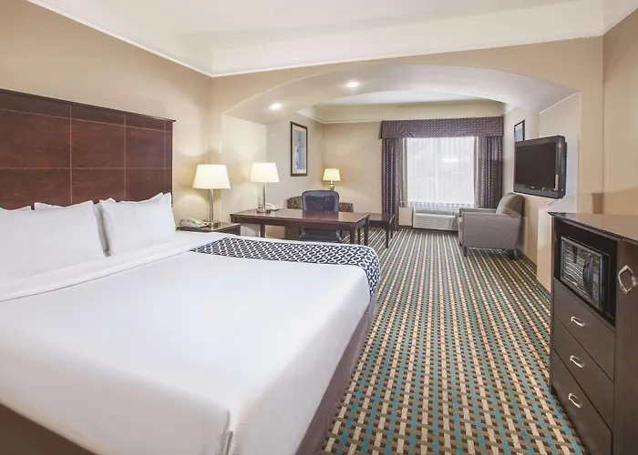 La Quinta By Wyndham Bay City