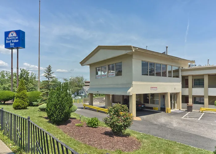 Red Carpet Inn - Stamford