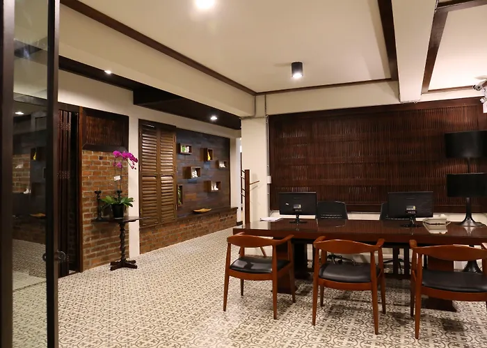 Kampaeng Ngam Hotel - Steps To Night Bazaar & Old City