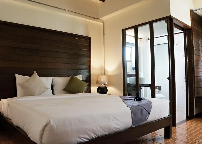 Kampaeng Ngam Hotel - Steps To Night Bazaar & Old City