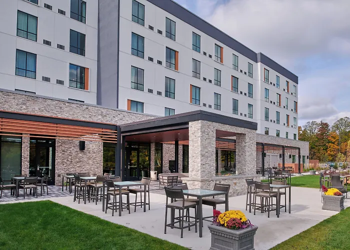 Courtyard By Marriott Petoskey At Victories Square