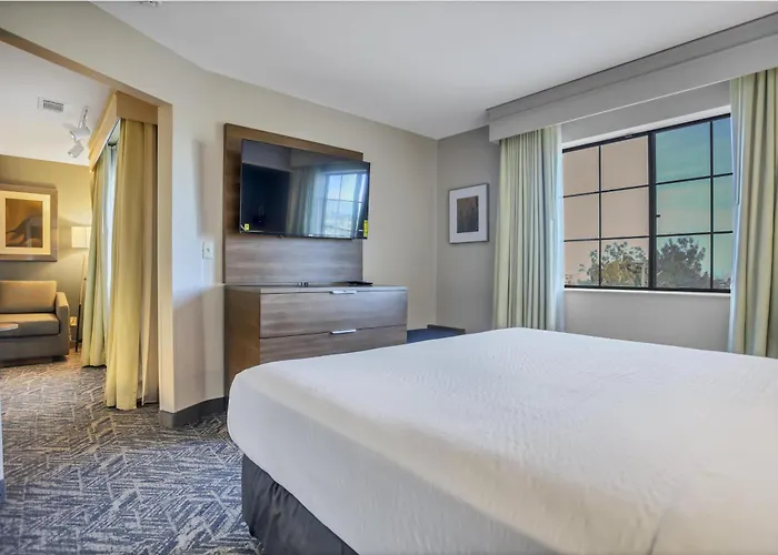 Best Western Hesperia-Victorville Suites