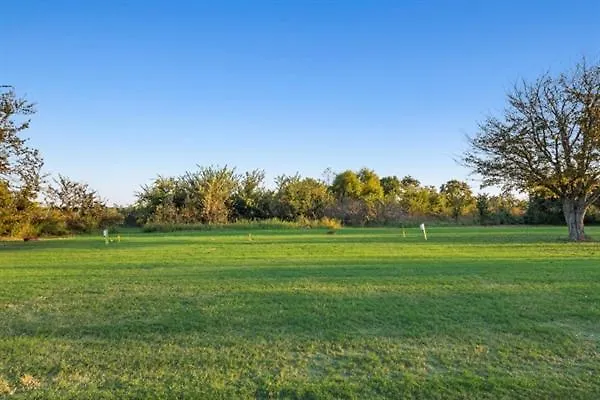 Spacious Wooden Suite #3 By The Lake At Texoma Shores Resort