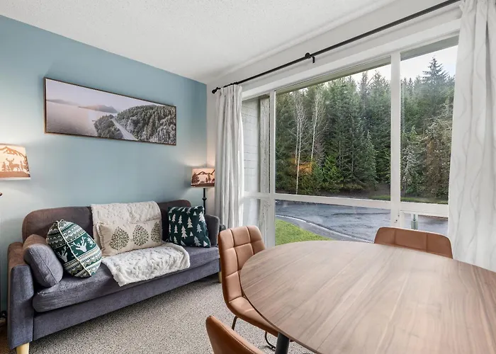 1Br | Greystone Lodge | Ski In / Ski Out | Pool & Hot Tub | Epic Locations