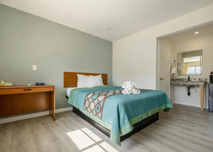 Super 8 By Wyndham Barstow
