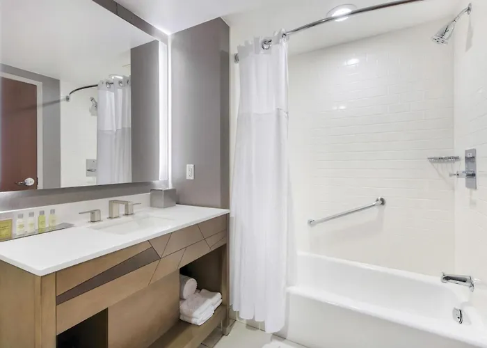 Doubletree By Hilton Raleigh-Cary