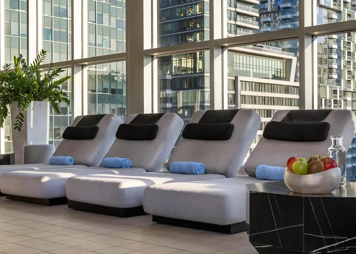 Hotel Le Crystal Montreal