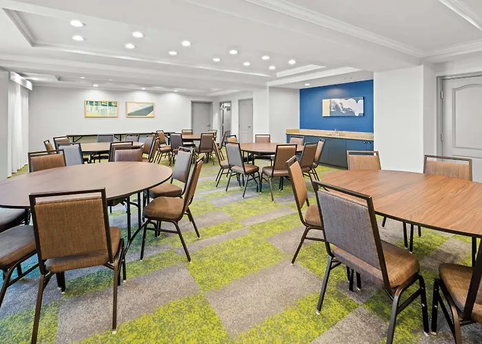 Spark By Hilton Woodbridge