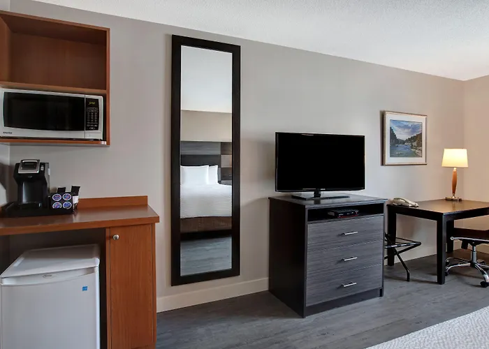 Days Inn & Suites By Wyndham Collingwood