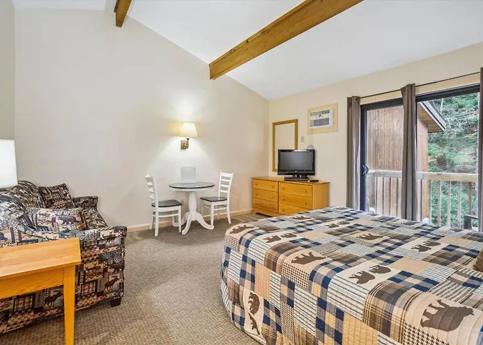 210 Cedarbrook Queen Studio