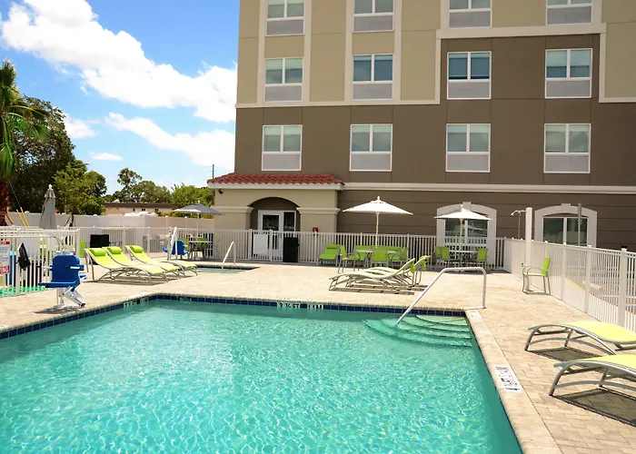 Holiday Inn Express & Suites - St. Petersburg - Madeira Beach By Ihg