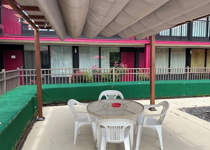 Hotel Red Rose By Townhouse Covington I-64