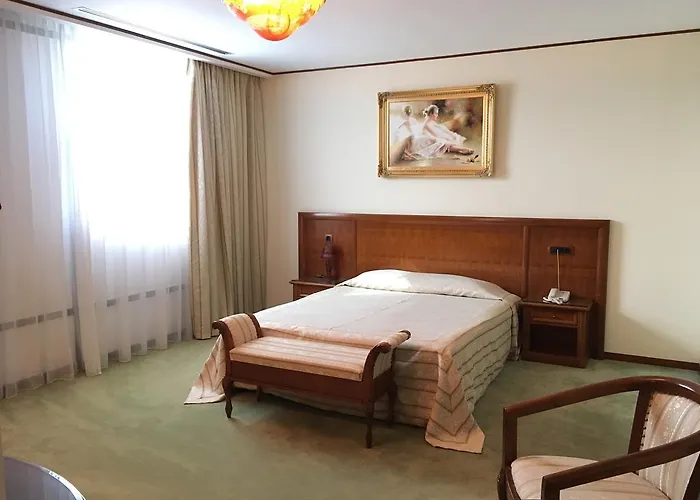 Alexander Hotel