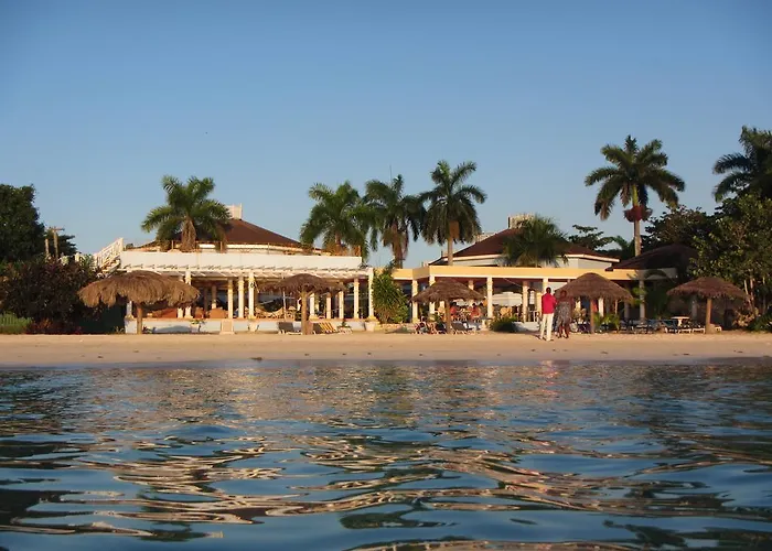 Beachcomber Club Resort