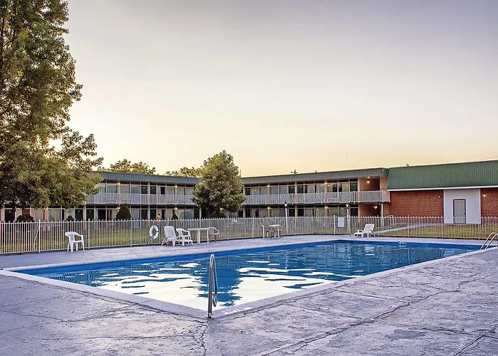 Budget Host Inn